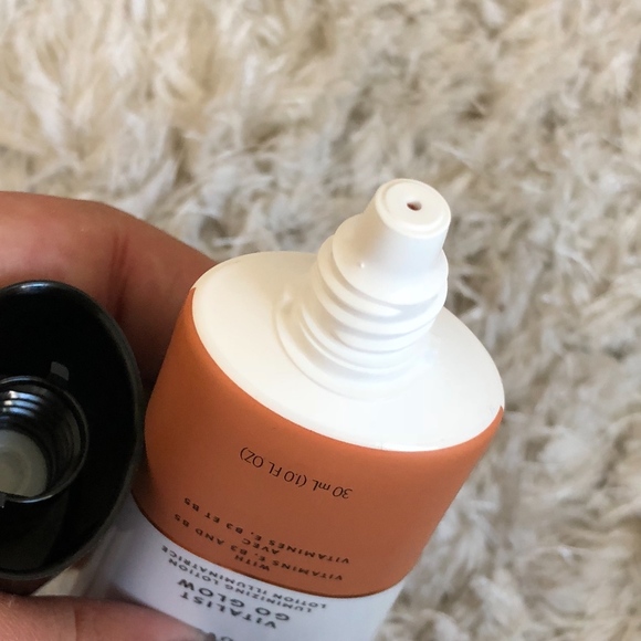 COVERGIRL Makeup New Covergirl Vitalist Go Glow Luminizing Lotion 2